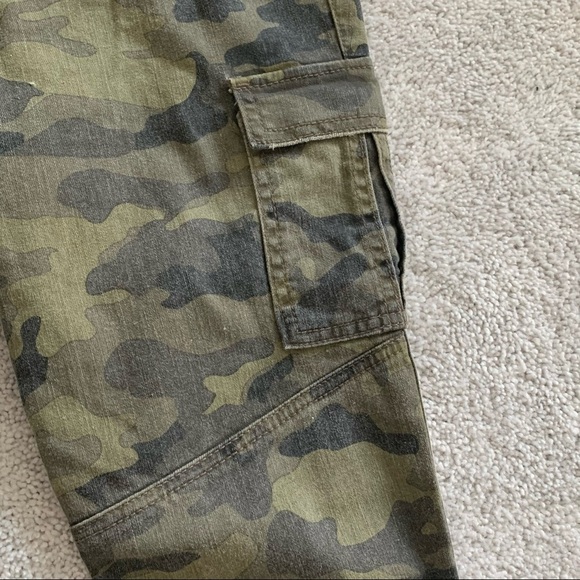 Sneak peek low rise camo Jeans - Picture 4 of 7